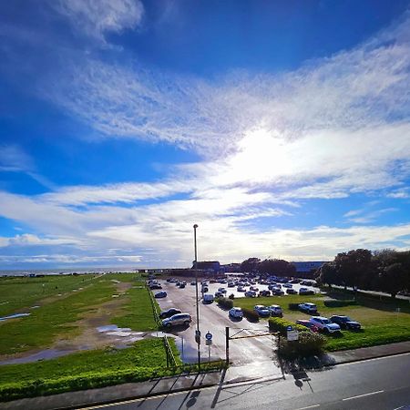 Seaview 2 Bedroom Apartment ลิตเติลแฮมป์ตัน ภายนอก รูปภาพ